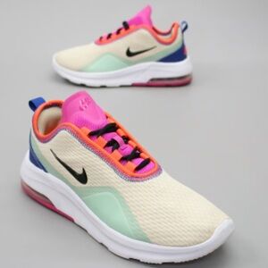 Nike Ladies 7.5 Air-Max Motion 2